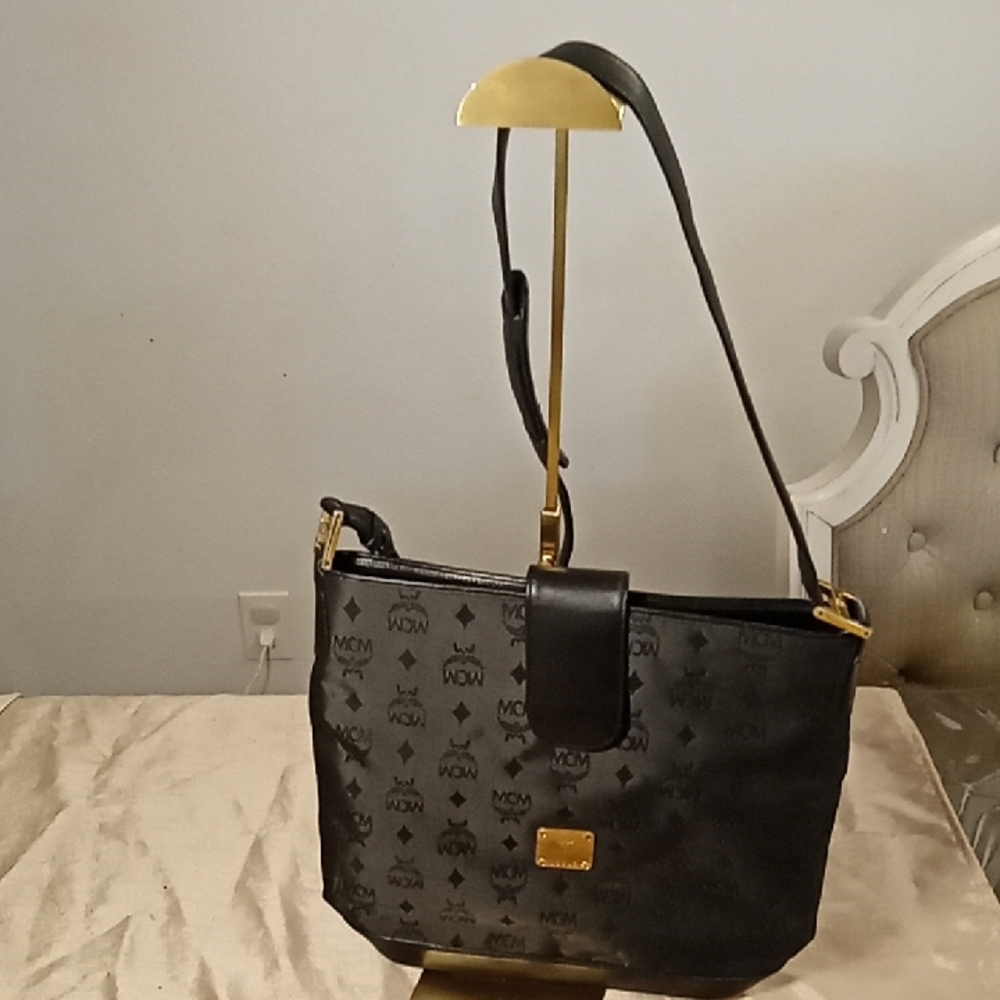 MCM Black Shoulder Bag with Sleek Design and Versatile Style